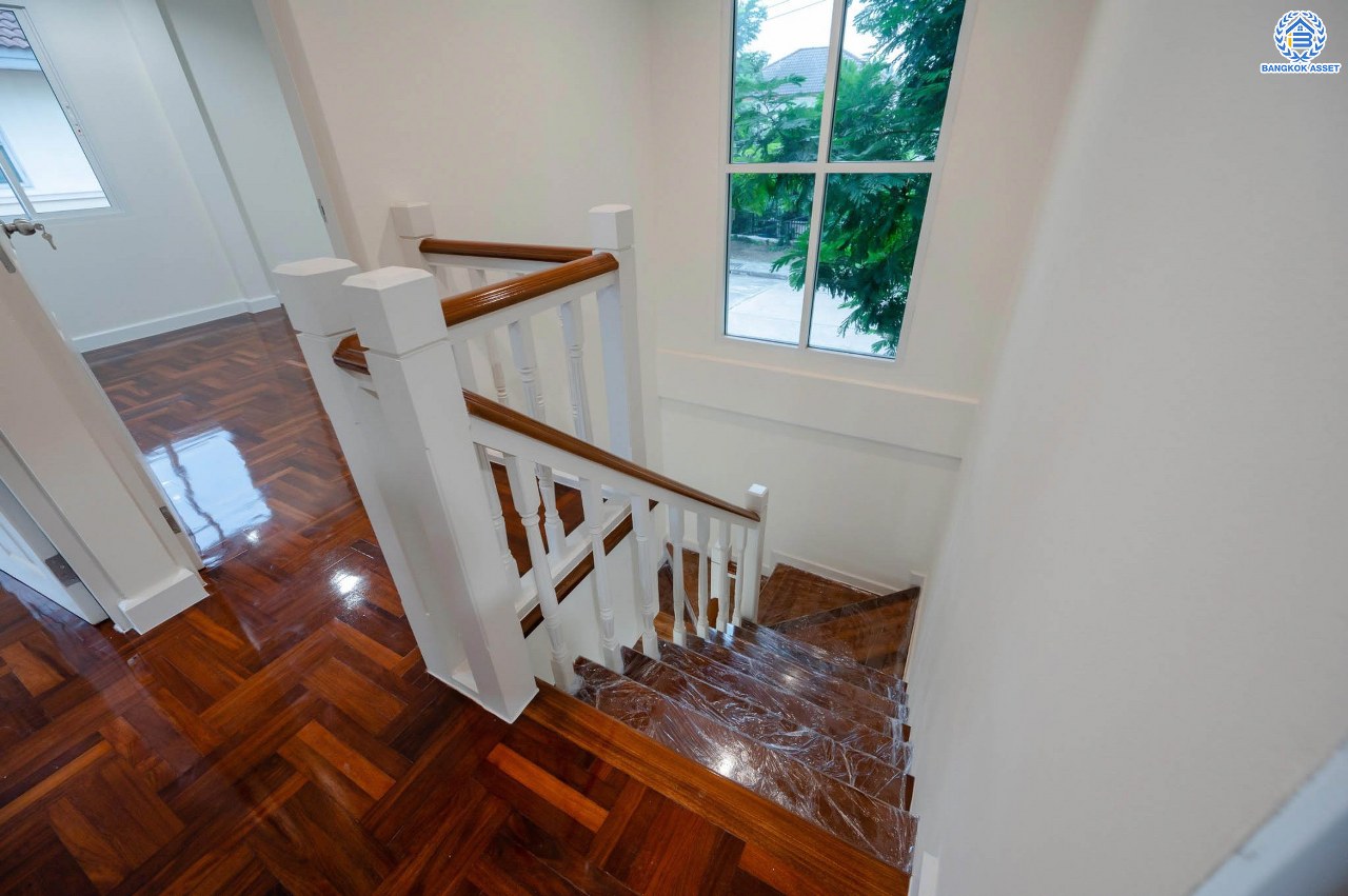 บ้านมือสองตกแต่งใหม่ โครงการ ชัยพฤกษ์ บางบัวทอง จากแบรนด์ LH หลังใหญ่กว่า 62.6 ตร.ว. ฟังก์ชัน 3 ห้องนอน 2 ห้องน้ำ จอดรถได้ 2 คัน พร้อม Facilities ครบครัน บนทำเลเดินทางสะดวก ติดถนนบางกรวย-ไทรน้อย ใกล้เซ็นทรัลเวสต์เกต และรถไฟฟ้าสายสีม่วง "สถานีบางพลู"...